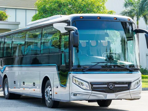Thaco Auto xuất khẩu xe bus Mercedes-Benz RS 1936 sang Thái Lan