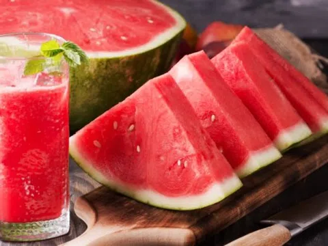 Chuyên gia an toàn thực phẩm nhắc nhở ĐỪNG bỏ qua bước quan trọng này trước khi ăn dưa hấu