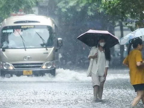 Mưa xối xả nhiều giờ, 10 tỉnh nguy cơ sạt lở cao, cảnh báo có lũ