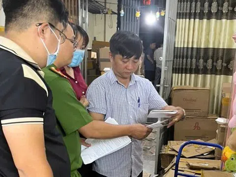 Loạt ảnh Công an TP HCM khám xét 3 địa điểm, bắt 7 người
