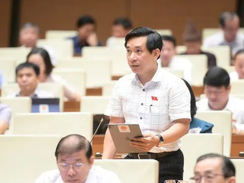 Đại biểu Nguyễn Văn Cảnh lần thứ 2 tha thiết đề xuất quy tắc "dây kéo áo" để giảm tắc đường