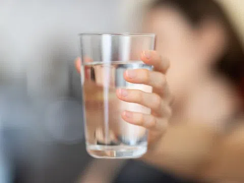 7 'phần thưởng' sức khỏe khi uống nước ấm vào buổi sáng
