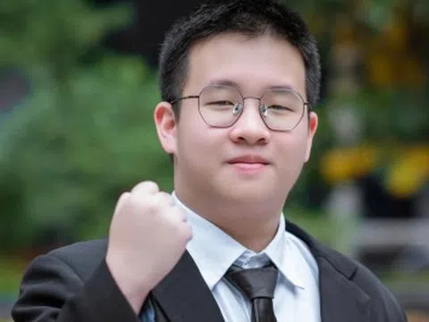 Thừa 10 điểm, nam sinh thành thủ khoa chuyên Toán 2 trường khó nhằn nhất Hà Nội