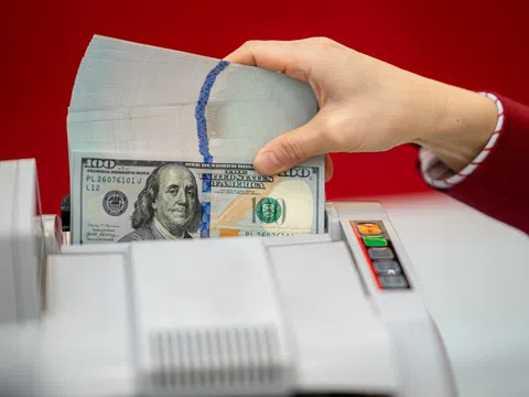 Giá USD tăng kịch trần