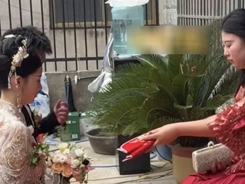 Mẹ vợ 37 tuổi gây sốt vì nhan sắc trẻ trung, "chiếm sóng" tại đám cưới con gái