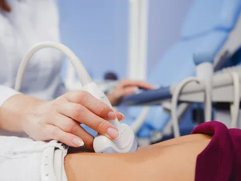 Người đàn ông Hà Nội có gan “cứng đơ” vì uống 1 loại nước, bác sĩ cảnh báo nóng