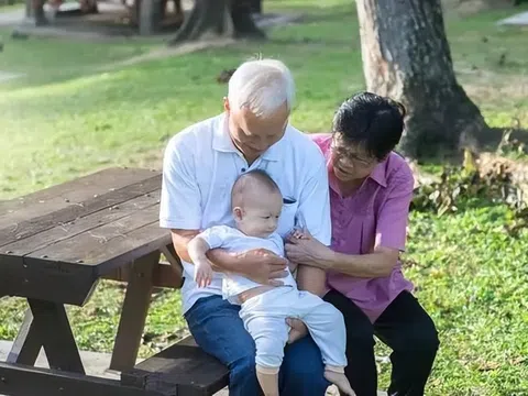 Trẻ có 2 độ tuổi cực QUAN TRỌNG: Ông bà tốt nhất KHÔNG NÊN chăm sóc cháu giai đoạn này!