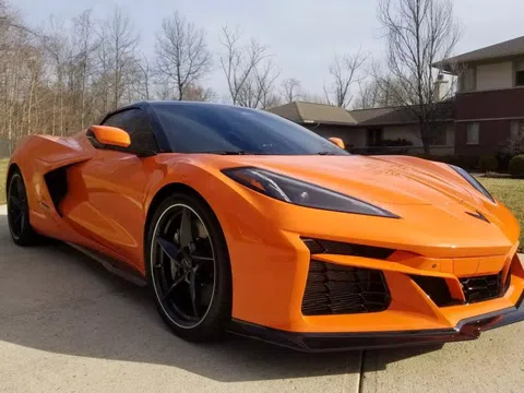 Chiếc Chevrolet Corvette E-Ray mất 25% giá trị chỉ sau 180 km