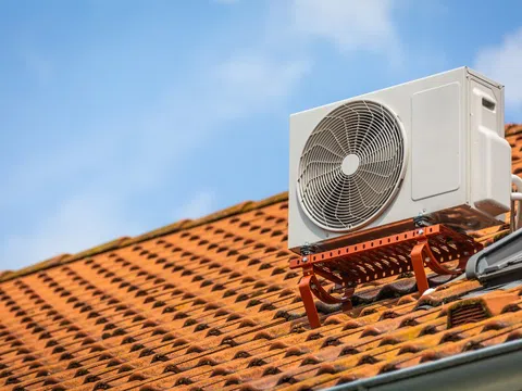 Lắp cục nóng điều hòa trên sân thượng, mái nhà, ngoài ban công có đúng không? Chuyên gia giải thích