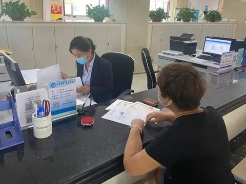 Nhận được tin nhắn báo tài khoản cộng thêm 500 triệu đồng, người phụ nữ bị yêu cầu phải trả lại 1 tỷ, ngân hàng khẳng định: Làm vậy là đúng