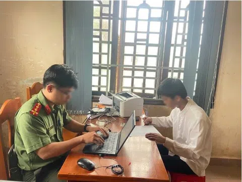 Nam sinh 2007 bị khởi tố vì sử dụng thiết bị công nghệ cao để gian lận trong kỳ thi tốt nghiệp Trung học phổ thông 2025