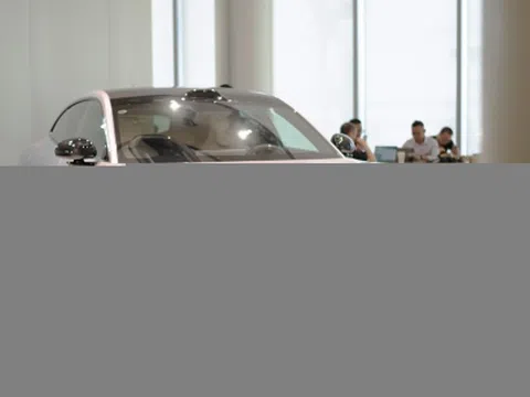 Sờ tận tay Xiaomi YU7, SUV điện 'quyết đấu' Porsche Macan