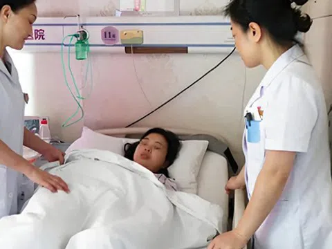 Cô gái bị viêm dạ dày ruột cấp tính, nhập viện 3 ngày vì uống 1 cốc cà phê đá