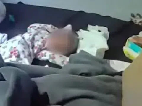 Đột nhập căn nhà đóng kín, sốc nặng khi phát hiện bé sơ sinh hấp hối bên người mẹ đã tử vong