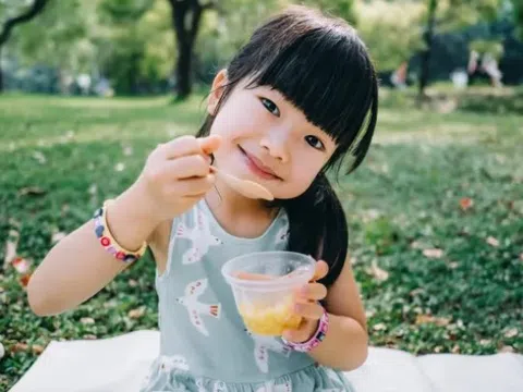 Trẻ có EQ cao không bao giờ dùng 3 “giọng điệu” này khi nói chuyện, nếu con bạn cũng vậy thì xin chúc mừng