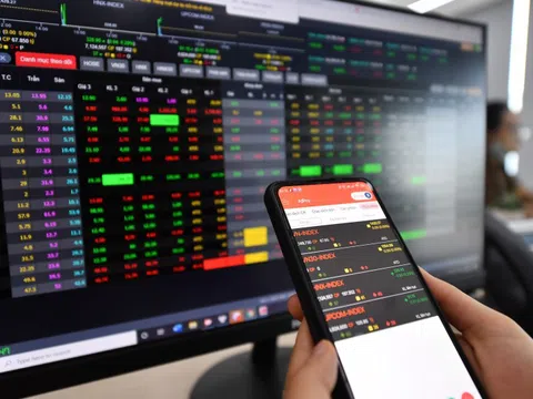 Nhiều cổ phiếu chứng khoán 'cháy hàng', VN-Index vượt mốc 1.380 điểm