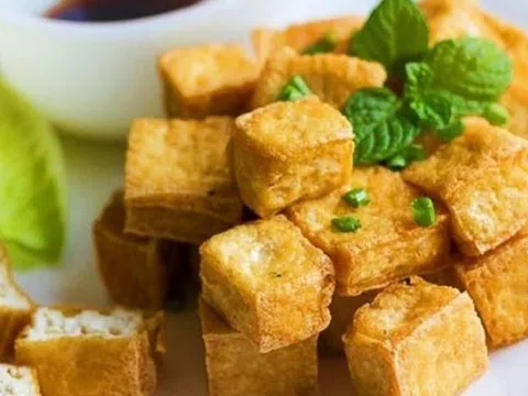 Rán đậu đừng cho ngay vào chảo, thêm 2 bước đậu vàng giòn, không lo vỡ nát