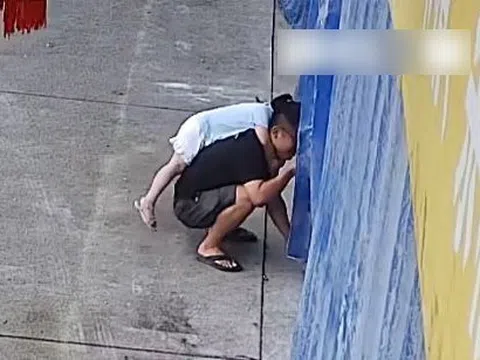 Ngày nào cũng thấy vợ đưa con đi học, 5 năm sau chồng nhận tin "rợn người": Bé chưa đến lớp dù chỉ 1 ngày