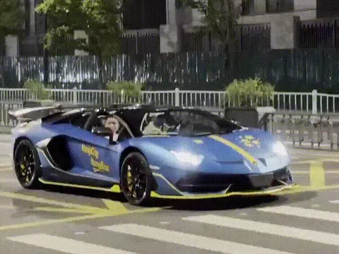 Hoàng Tử Thao cầm lái Lamborghini Aventador SVJ 63 Roadster dạo phố
