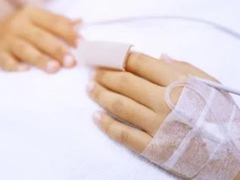 Bé gái 5 tuổi bị co giật, hôn mê sau khi tắm suối nước nóng