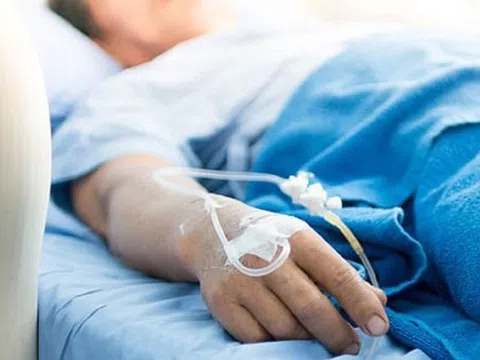 Người đàn ông 58 tuổi nhập viện cấp cứu sau khi uống cà phê và hút thuốc
