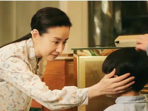 Thạc sĩ bỏ việc văn phòng đi làm "bảo mẫu nhà giàu", lương tới 1,3 tỷ đồng/năm: Giống như người nhà, nhưng mãi mãi là người ngoài