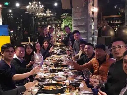Bị bắt nộp thêm 700k vào suất ăn họp lớp, tôi đáp lại lớp trưởng 1 câu rồi lập tức rời khỏi nhóm chat