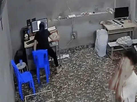 "Con đỗ rồi!" - Một tiếng hét khiến hàng triệu người chực khóc trong mùa thi vào lớp 10
