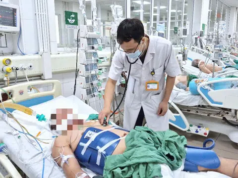 Người đàn ông nguy kịch nghi do điện giật khi sửa bồn nước