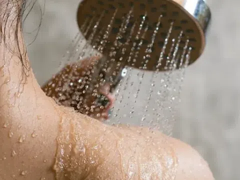 Mùa hè 1 ngày tắm mấy lần là tốt nhất: Người cao tuổi đặc biệt cần chú ý 3 điều này