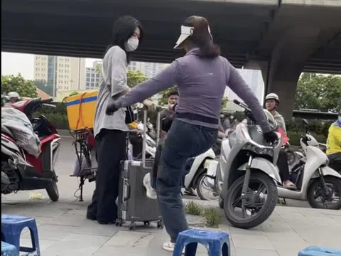 Thông tin mới nhất vụ cô gái đứng trên vỉa hè bị người phụ nữ bán nước xua đuổi ở Hà Nội