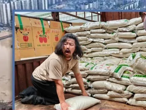 Người bại liệt nhặt ve chai gửi 5 tấn đồ cho nạn nhân lũ lụt, chỉ còn 2.000 đồng