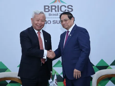 Thủ tướng đề nghị AIIB hỗ trợ Việt Nam huy động vốn làm đường sắt