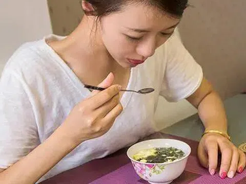 Nhìn vào việc ăn uống có thể biết mình sống được bao lâu: Người có tuổi thọ cao thường có 5 điểm này khi ăn
