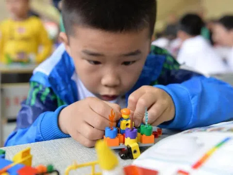 Nhìn thấy đứa trẻ chăm chỉ đừng vội khen, học sinh giỏi thật sự có 4 ĐẶC ĐIỂM sau, chăm chỉ không phải điều tiên quyết!
