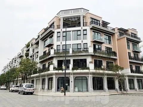 Bỏ công chứng cho tặng nhà đất: Cảnh báo rủi ro lách thuế