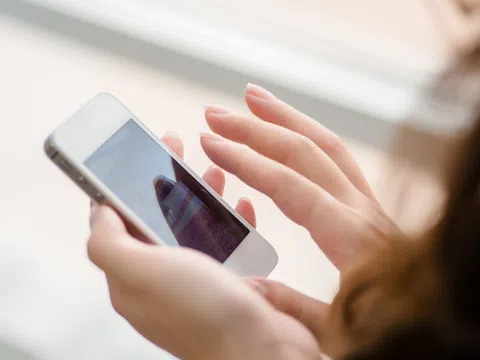 Mới 20 tuổi đã đột quỵ: Cơ thể gửi tín hiệu cảnh báo khi dùng điện thoại nhưng bị "làm ngơ"