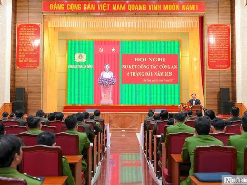 Lãnh đạo tỉnh Lâm Đồng: Công an phải làm gương xây dựng đô thị không còi xe, không khói thuốc