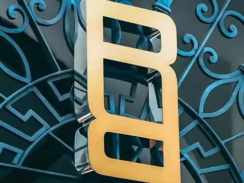 Range Rover đổi logo?