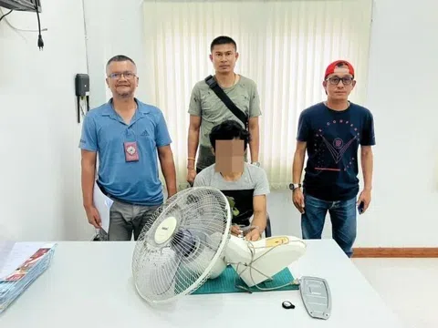 Ăn trộm chiếc quạt về nhà, người đàn ông lập tức phải "trả giá", dân mạng biết chuyện thì cười bò