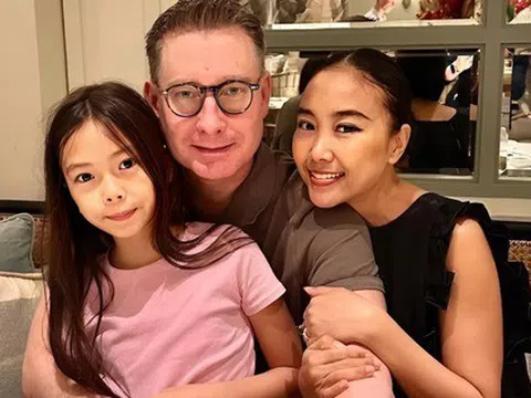 Con gái Đoan Trang chỉ ngồi ăn 1 bát mỳ thôi mà dân mạng tấm tắc khen: Nghe nói chuyện đã thấy mẹ dạy hay!