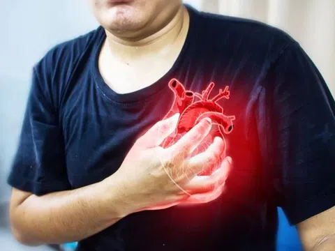Đau tim 'ập tới' lúc không ngờ nhất, nam bác sĩ kêu gọi tất cả mọi người: 'Đừng mắc sai lầm giống tôi'