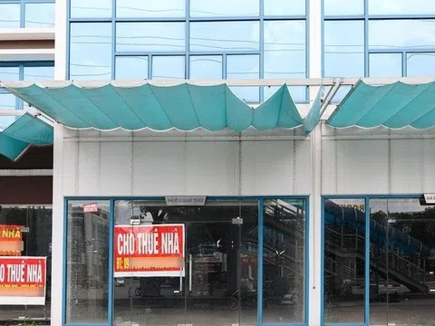 Ồ ạt cắt lỗ shophouse