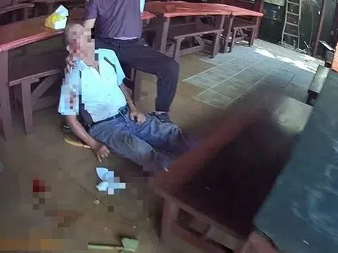 Đang nhổ cỏ, người đàn ông 67 tuổi gặp sự việc đáng sợ