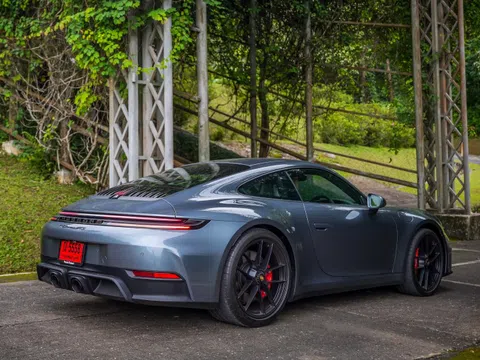 Porsche tăng giá xe ở Mỹ