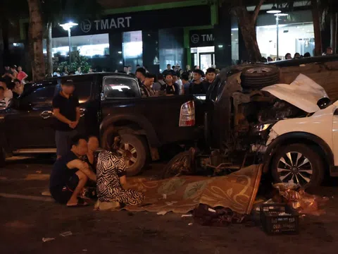 Người dân thất thần kể lại vụ ô tô tông liên hoàn ở Hà Nội: “Tiếng va chạm kinh khủng lắm, kêu rẹt rẹt rẹt rồi ầm một cái”