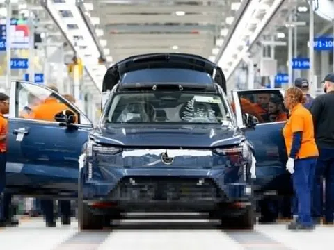 Xe điện mới của Volvo bị chê 'như một mớ hỗn độn'