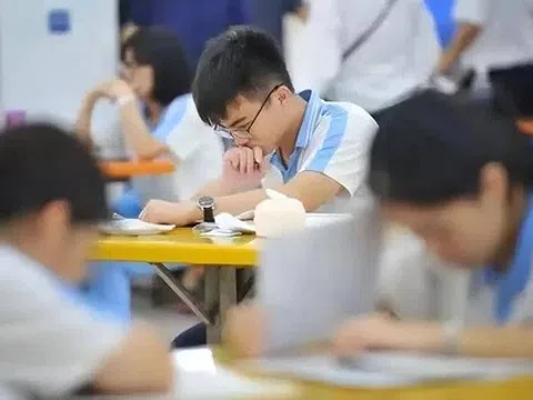 Nhận xét đề thi ĐH quá dễ, nam sinh vừa ôn tập vừa làm công nhân nhận số điểm không ai ngờ đến: Bật khóc ngay tại công trường