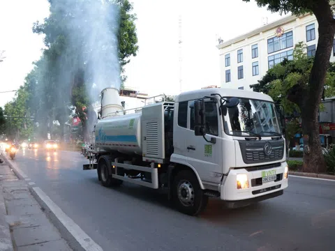 Cận cảnh "pháo xa sương mù" hoạt động trên các tuyến phố Hà Nội