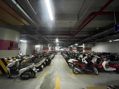 Hà Nội tiến tới không còn xe máy chạy xăng trong vành đai 1: Cư dân chung cư sạc pin xe điện ở đâu?